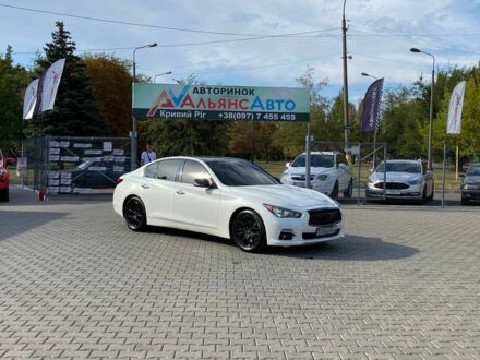 Белый Инфинити Q50, объемом двигателя 3.7 л и пробегом 240 тыс. км за 12500 $, фото 1 на Automoto.ua