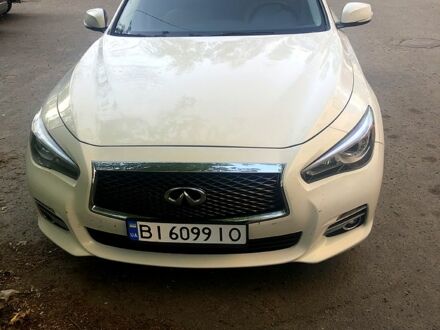 Инфинити Q50 2015 в Полтаве на Automoto.ua Белый Инфинити Q50, объемом двигателя 3.7 л и пробегом 121 тыс. км за 15350 $, фото 1 на Automoto.ua