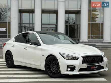 Білий Інфініті Q50, об'ємом двигуна 3.5 л та пробігом 146 тис. км за 15000 $, фото 1 на Automoto.ua