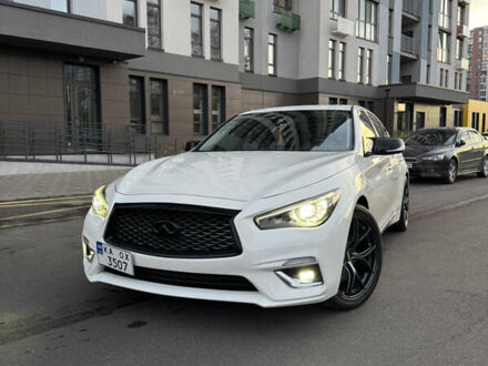 Белый Инфинити Q50, объемом двигателя 3 л и пробегом 190 тыс. км за 21000 $, фото 1 на Automoto.ua