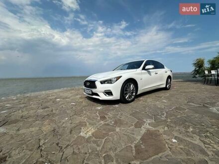 Белый Инфинити Q50, объемом двигателя 3 л и пробегом 103 тыс. км за 18333 $, фото 1 на Automoto.ua