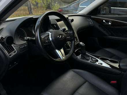 Белый Инфинити Q50, объемом двигателя 3 л и пробегом 85 тыс. км за 19000 $, фото 1 на Automoto.ua