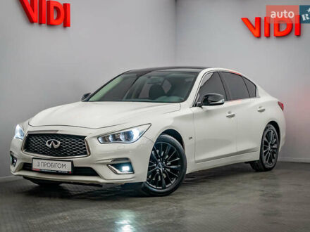 Белый Инфинити Q50, объемом двигателя 2 л и пробегом 119 тыс. км за 18164 $, фото 1 на Automoto.ua