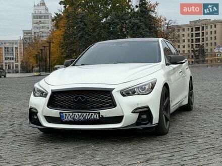 Белый Инфинити Q50, объемом двигателя 3 л и пробегом 75 тыс. км за 20000 $, фото 1 на Automoto.ua