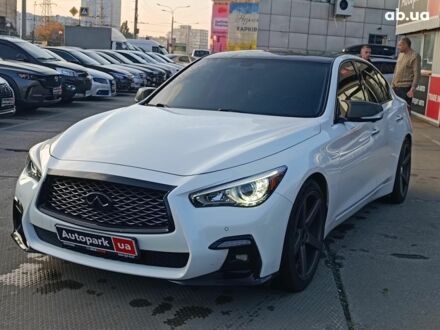 Белый Инфинити Q50, объемом двигателя 3 л и пробегом 71 тыс. км за 19490 $, фото 1 на Automoto.ua