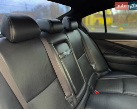 Черный Инфинити Q50, объемом двигателя 3.7 л и пробегом 202 тыс. км за 14000 $, фото 19 на Automoto.ua