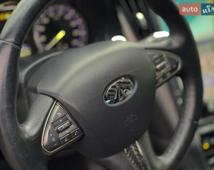 Черный Инфинити Q50, объемом двигателя 3.7 л и пробегом 202 тыс. км за 14000 $, фото 18 на Automoto.ua