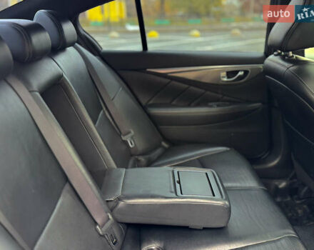 Черный Инфинити Q50, объемом двигателя 3.7 л и пробегом 202 тыс. км за 14000 $, фото 20 на Automoto.ua