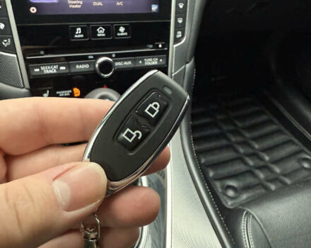 Черный Инфинити Q50, объемом двигателя 3.7 л и пробегом 150 тыс. км за 14650 $, фото 57 на Automoto.ua