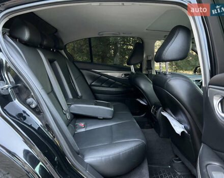 Чорний Інфініті Q50, об'ємом двигуна 3.7 л та пробігом 124 тис. км за 18400 $, фото 33 на Automoto.ua