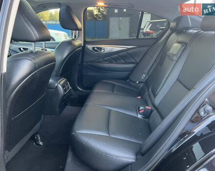 Чорний Інфініті Q50, об'ємом двигуна 3.7 л та пробігом 90 тис. км за 15950 $, фото 30 на Automoto.ua