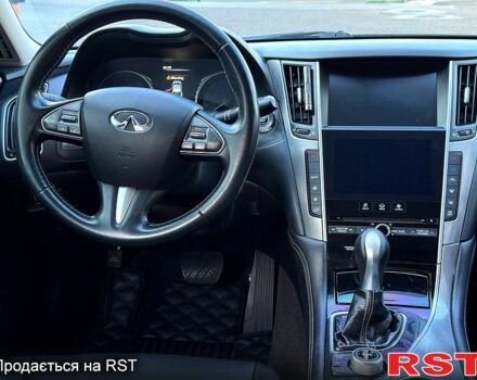 Черный Инфинити Q50, объемом двигателя 2 л и пробегом 190 тыс. км за 15000 $, фото 5 на Automoto.ua