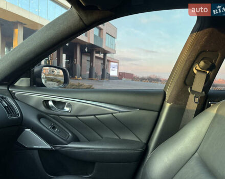 Чорний Інфініті Q50, об'ємом двигуна 3 л та пробігом 142 тис. км за 12500 $, фото 33 на Automoto.ua