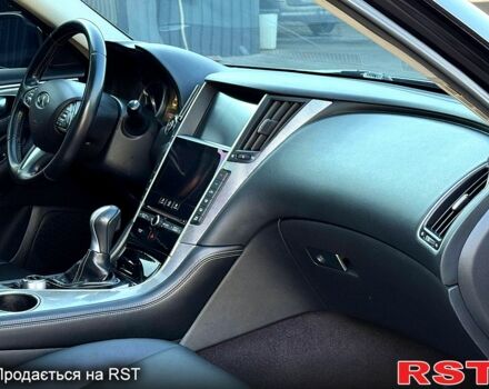 Черный Инфинити Q50, объемом двигателя 2 л и пробегом 190 тыс. км за 15000 $, фото 4 на Automoto.ua