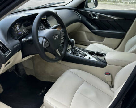 Чорний Інфініті Q50, об'ємом двигуна 2.14 л та пробігом 216 тис. км за 16400 $, фото 8 на Automoto.ua