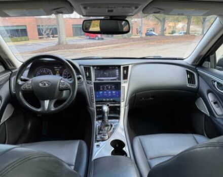 Чорний Інфініті Q50, об'ємом двигуна 2 л та пробігом 50 тис. км за 5500 $, фото 8 на Automoto.ua