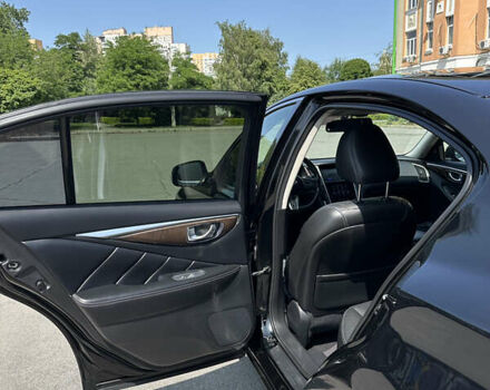 Чорний Інфініті Q50, об'ємом двигуна 1.99 л та пробігом 117 тис. км за 18000 $, фото 13 на Automoto.ua