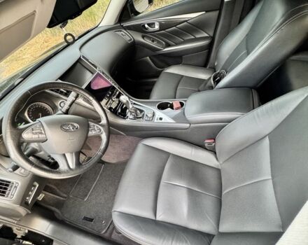 Черный Инфинити Q50, объемом двигателя 2 л и пробегом 61 тыс. км за 20000 $, фото 6 на Automoto.ua