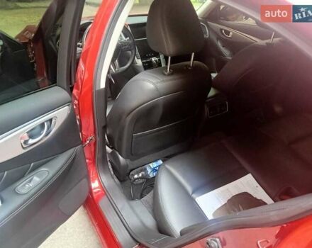 Красный Инфинити Q50, объемом двигателя 3 л и пробегом 75 тыс. км за 25499 $, фото 6 на Automoto.ua