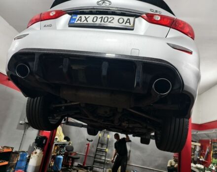 Серый Инфинити Q50, объемом двигателя 3 л и пробегом 96 тыс. км за 13900 $, фото 3 на Automoto.ua