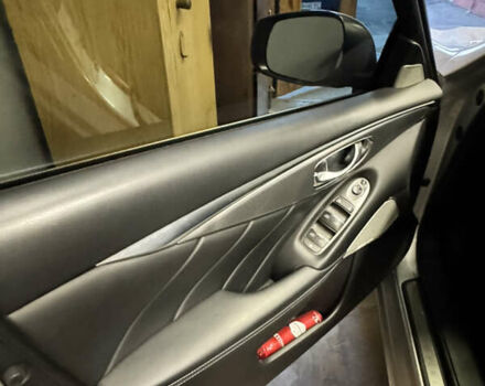 Сірий Інфініті Q50, об'ємом двигуна 3 л та пробігом 80 тис. км за 18500 $, фото 5 на Automoto.ua