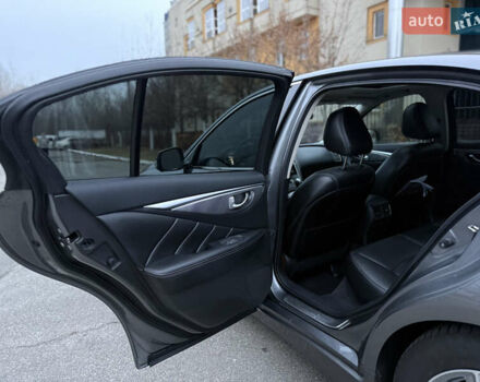 Серый Инфинити Q50, объемом двигателя 1.99 л и пробегом 180 тыс. км за 13900 $, фото 9 на Automoto.ua