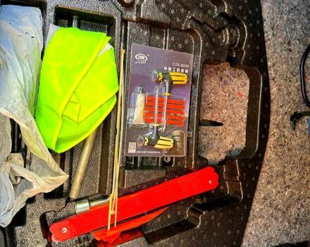 Серый Инфинити Q50, объемом двигателя 3 л и пробегом 165 тыс. км за 12900 $, фото 2 на Automoto.ua