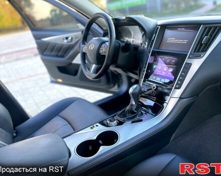 Серый Инфинити Q50, объемом двигателя 2 л и пробегом 90 тыс. км за 18300 $, фото 5 на Automoto.ua