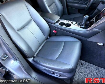 Серый Инфинити Q50, объемом двигателя 2.2 л и пробегом 137 тыс. км за 16999 $, фото 4 на Automoto.ua