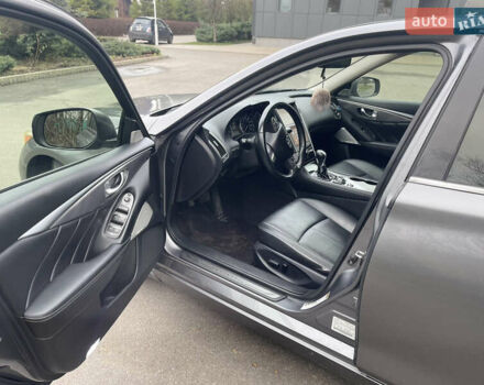 Серый Инфинити Q50, объемом двигателя 3 л и пробегом 118 тыс. км за 15500 $, фото 8 на Automoto.ua