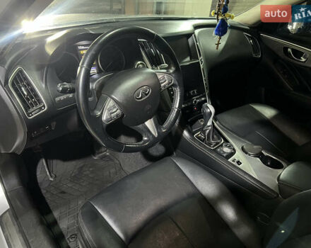 Сірий Інфініті Q50, об'ємом двигуна 2 л та пробігом 194 тис. км за 13000 $, фото 6 на Automoto.ua