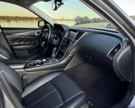 Серый Инфинити Q50, объемом двигателя 2 л и пробегом 127 тыс. км за 10100 $, фото 14 на Automoto.ua