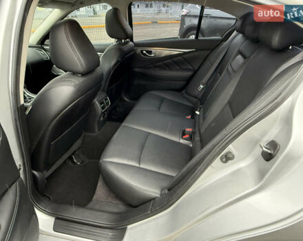 Серый Инфинити Q50, объемом двигателя 3 л и пробегом 132 тыс. км за 11990 $, фото 13 на Automoto.ua