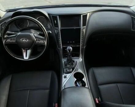 Серый Инфинити Q50, объемом двигателя 2 л и пробегом 127 тыс. км за 10100 $, фото 11 на Automoto.ua