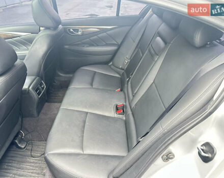 Серый Инфинити Q50, объемом двигателя 3 л и пробегом 100 тыс. км за 14800 $, фото 8 на Automoto.ua