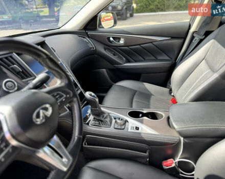 Серый Инфинити Q50, объемом двигателя 3 л и пробегом 93 тыс. км за 20000 $, фото 7 на Automoto.ua
