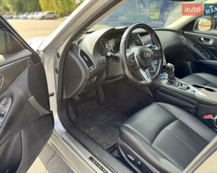 Серый Инфинити Q50, объемом двигателя 3 л и пробегом 93 тыс. км за 20000 $, фото 6 на Automoto.ua