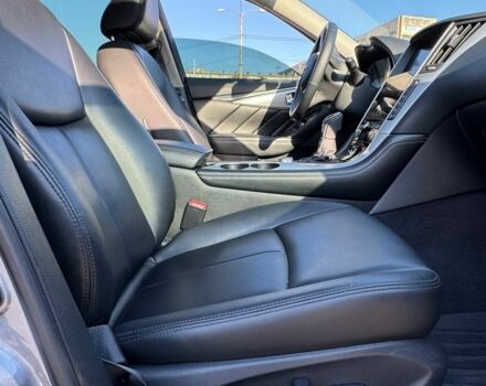 Серый Инфинити Q50, объемом двигателя 3 л и пробегом 57 тыс. км за 22900 $, фото 8 на Automoto.ua