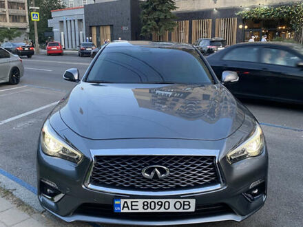 Серый Инфинити Q50, объемом двигателя 2 л и пробегом 145 тыс. км за 19000 $, фото 1 на Automoto.ua