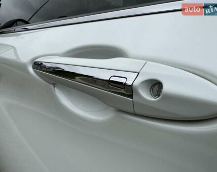 Белый Инфинити Q60, объемом двигателя 3 л и пробегом 85 тыс. км за 27500 $, фото 27 на Automoto.ua