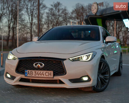 Белый Инфинити Q60, объемом двигателя 3 л и пробегом 95 тыс. км за 22900 $, фото 4 на Automoto.ua