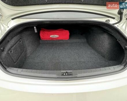 Белый Инфинити Q60, объемом двигателя 3 л и пробегом 85 тыс. км за 27500 $, фото 66 на Automoto.ua