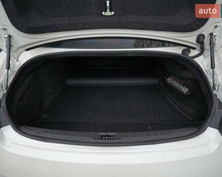 Белый Инфинити Q60, объемом двигателя 3 л и пробегом 95 тыс. км за 22900 $, фото 9 на Automoto.ua