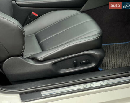 Білий Інфініті Q60, об'ємом двигуна 3 л та пробігом 36 тис. км за 23000 $, фото 42 на Automoto.ua
