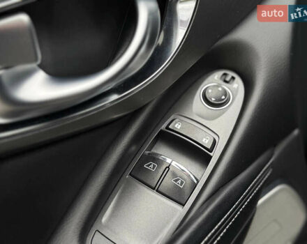 Черный Инфинити Q60, объемом двигателя 3 л и пробегом 97 тыс. км за 21400 $, фото 17 на Automoto.ua