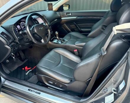 Серый Инфинити Q60, объемом двигателя 3.7 л и пробегом 90 тыс. км за 13299 $, фото 13 на Automoto.ua