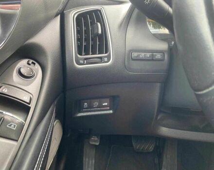 Сірий Інфініті Q60, об'ємом двигуна 2 л та пробігом 80 тис. км за 15500 $, фото 6 на Automoto.ua