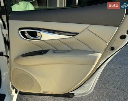 Белый Инфинити Q70, объемом двигателя 3.7 л и пробегом 143 тыс. км за 12790 $, фото 26 на Automoto.ua