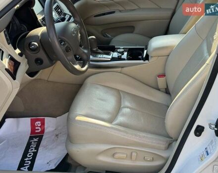 Белый Инфинити Q70, объемом двигателя 3.7 л и пробегом 143 тыс. км за 12790 $, фото 19 на Automoto.ua