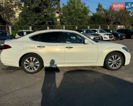 Белый Инфинити Q70, объемом двигателя 3.7 л и пробегом 143 тыс. км за 12790 $, фото 6 на Automoto.ua